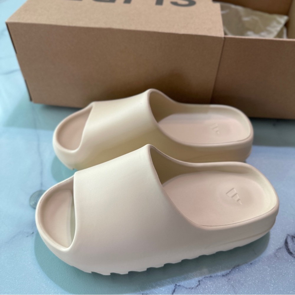Yeezy slide Bone